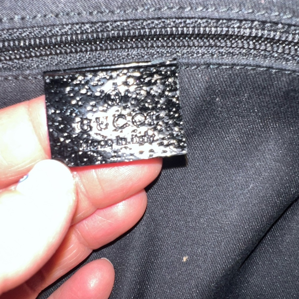 Gucci GG Shoulder Bag - Picture 10 of 15